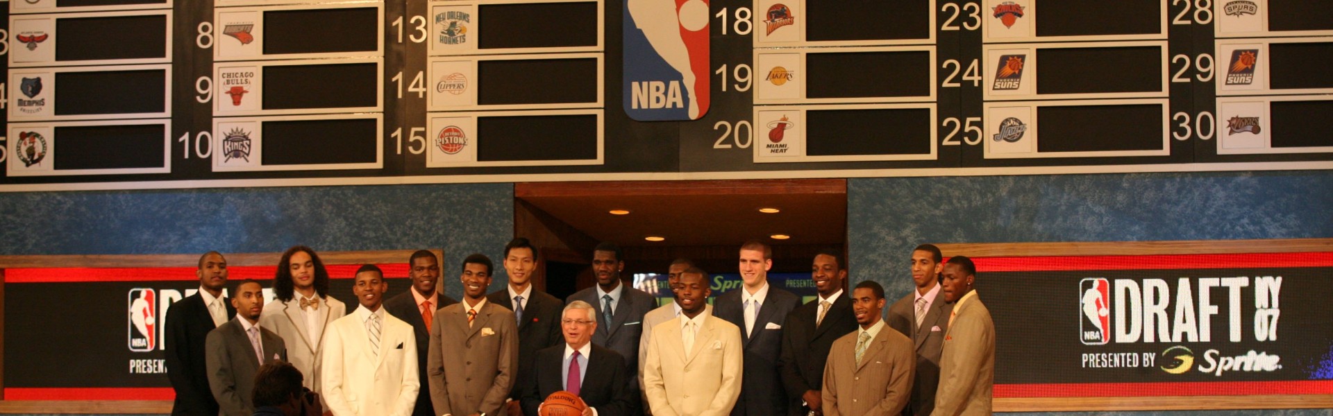 电竞战绩-18年前的今天：奥登力压KD成为状元 易建联第6顺位 孙悦第40顺位