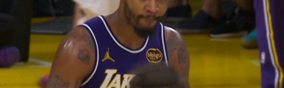 电竞战绩-分差上双了！斯玛特外线连中两记三分球 湖人领先76人10分