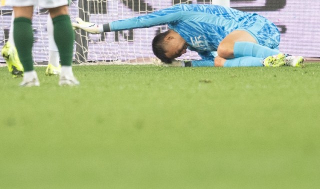 电竞战绩-康复师谈韩佳奇伤势：还在追恢复进度，这赛季确实是踢不了