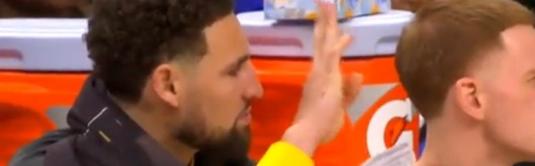 英雄联盟积分排名-美媒晒克莱四指表情包：马冬梅问克莱需要几个女人 后者如是回复