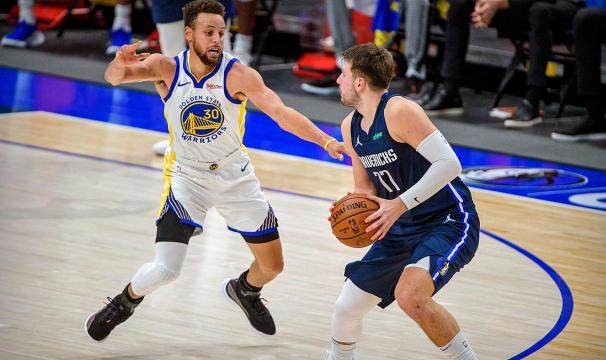 电竞战绩-相似的动作不同的吹罚 主裁判双标令勇士上下不满