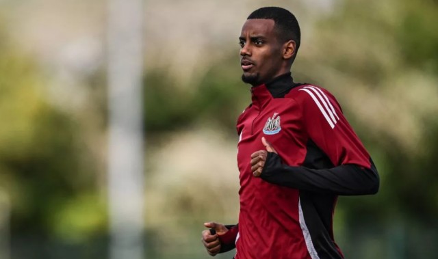 镜报：伊萨克将因为缺席对阵维拉的英超比赛而被罚款