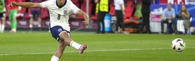 电竞战绩-亚历山大-阿诺德：5罚出场是我的宿命，我享受得很