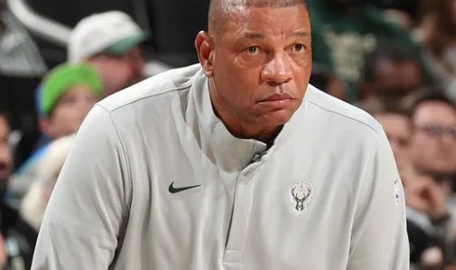 电竞战绩-里弗斯：伤病、字母哥的交易传言是雄鹿本赛季失败的原因