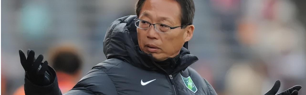 烂透了！日本名帅评中国男足：老板让我打球员！超半数人不守纪律