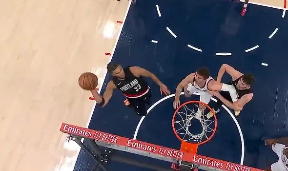 LOL Worlds 积分榜-卡马拉空中摘板抡臂砸扣可惜扣飞，开拓者还领先快船10分